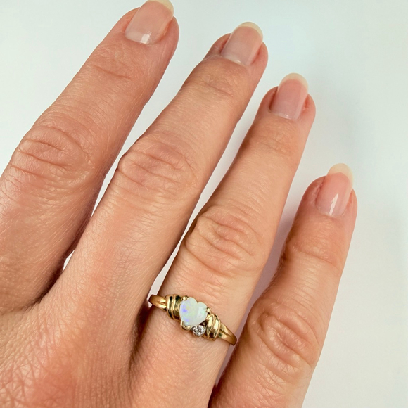 10K Solid Yellow Gold Plumb Milky White Real Opal & Diamond Heart Vintage Ring - Picture 10 of 11